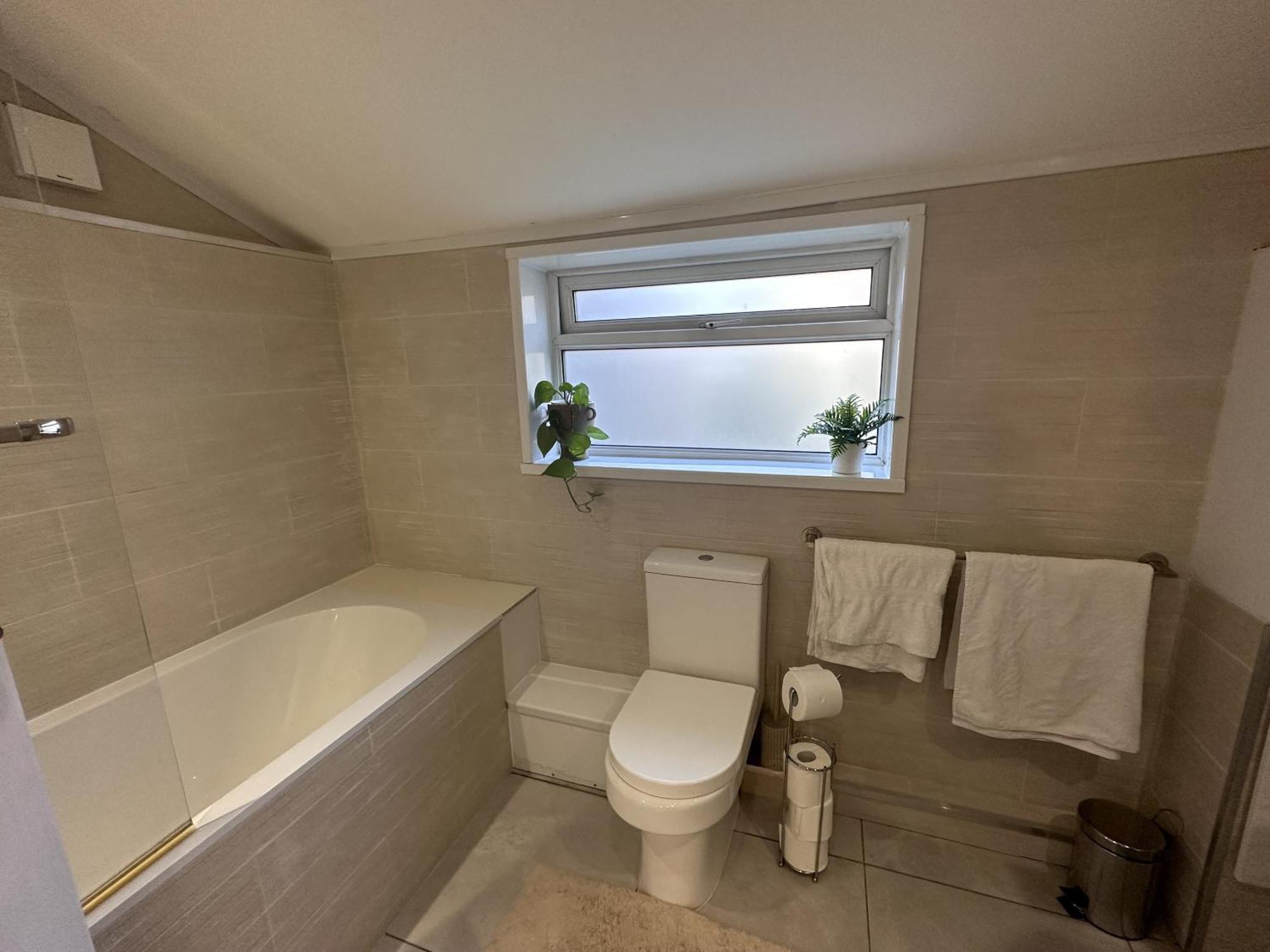 Adanhouse-Stockland Spacious 5 Bedroom House Sleeps 12 Private Garden Кардиф Екстериор снимка
