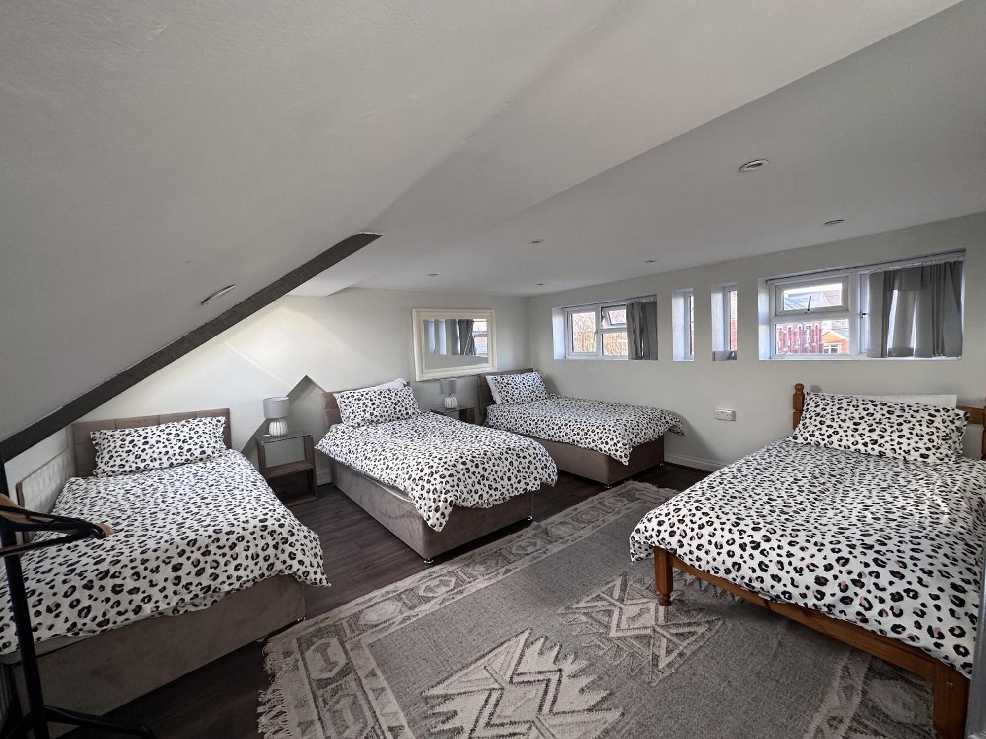 Adanhouse-Stockland Spacious 5 Bedroom House Sleeps 12 Private Garden Кардиф Екстериор снимка