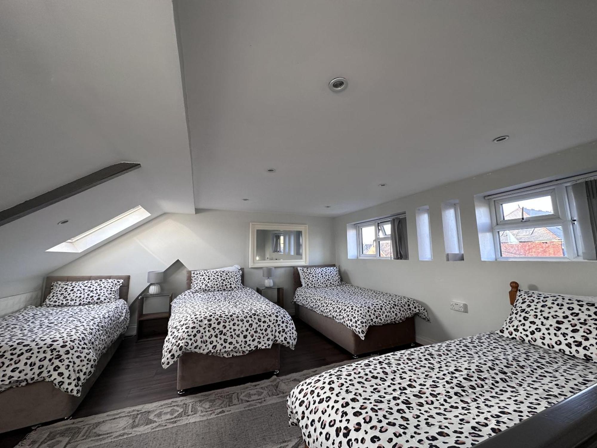 Adanhouse-Stockland Spacious 5 Bedroom House Sleeps 12 Private Garden Кардиф Екстериор снимка